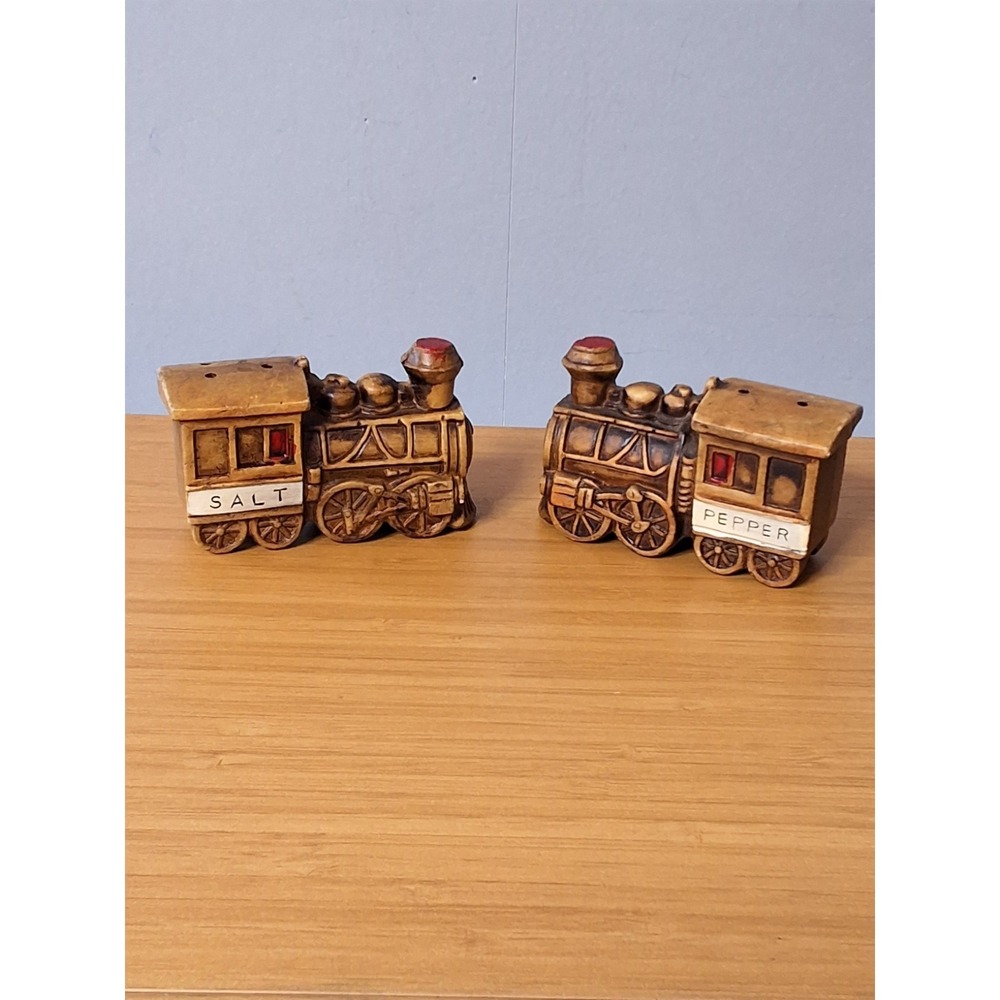 Vintage‎ Steam Locomotives Trains Salt And Pepper Set